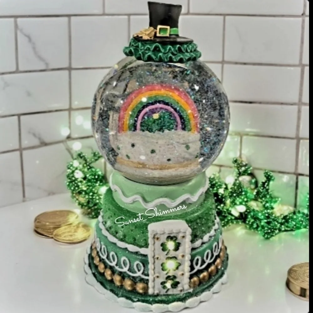 St Patricks Day Light up Gingerbread Tier Cake Rainbow Lucky Shamrock Snowglobe
